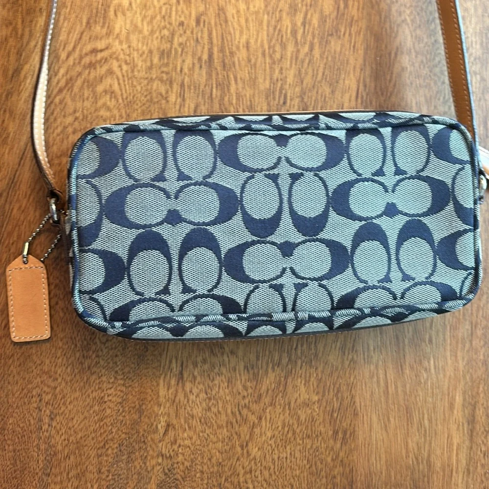 Coach honey wedge size 8 and matching cross-body purse combo - Picture 3 of 12